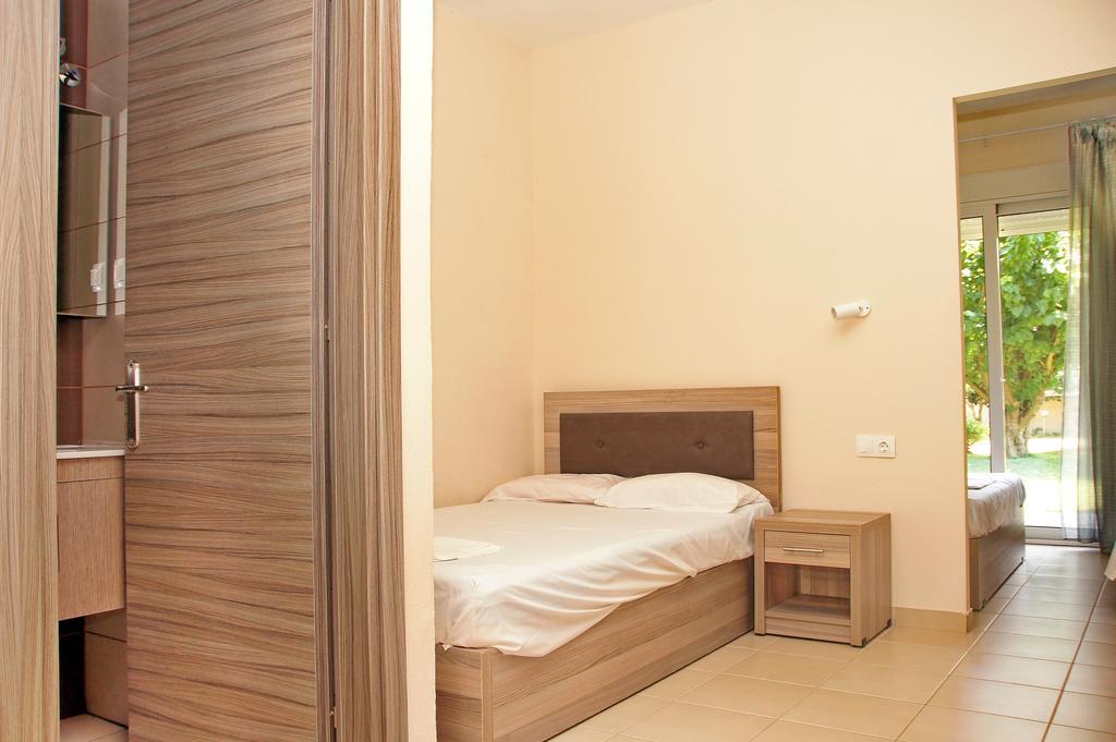 Priona Rooms Paralía Skotínis Eksteriør billede