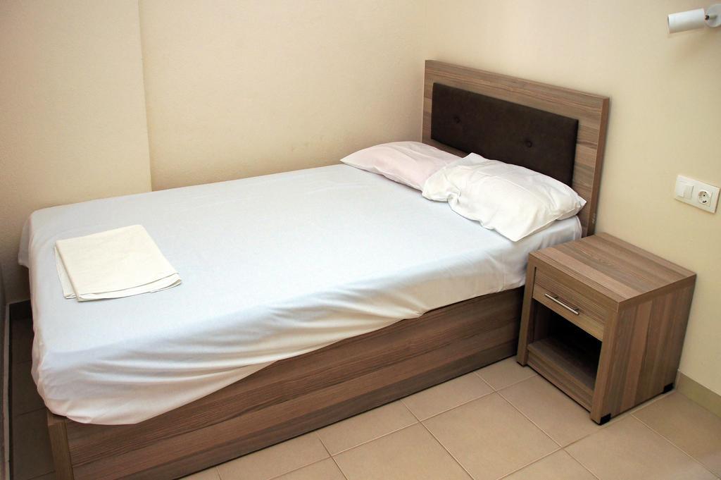 Priona Rooms Paralía Skotínis Eksteriør billede