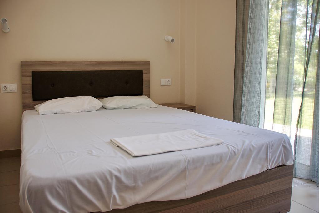 Priona Rooms Paralía Skotínis Eksteriør billede