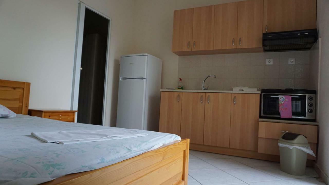 Priona Rooms Paralía Skotínis Eksteriør billede